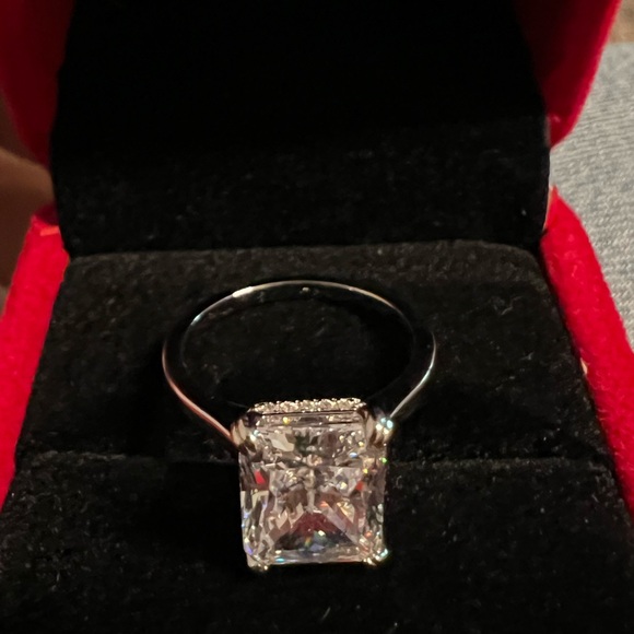 4 Carat Radiant Cut Moissanite Engagement Ring for Women. Ring Size:5.5 - Picture 4 of 8